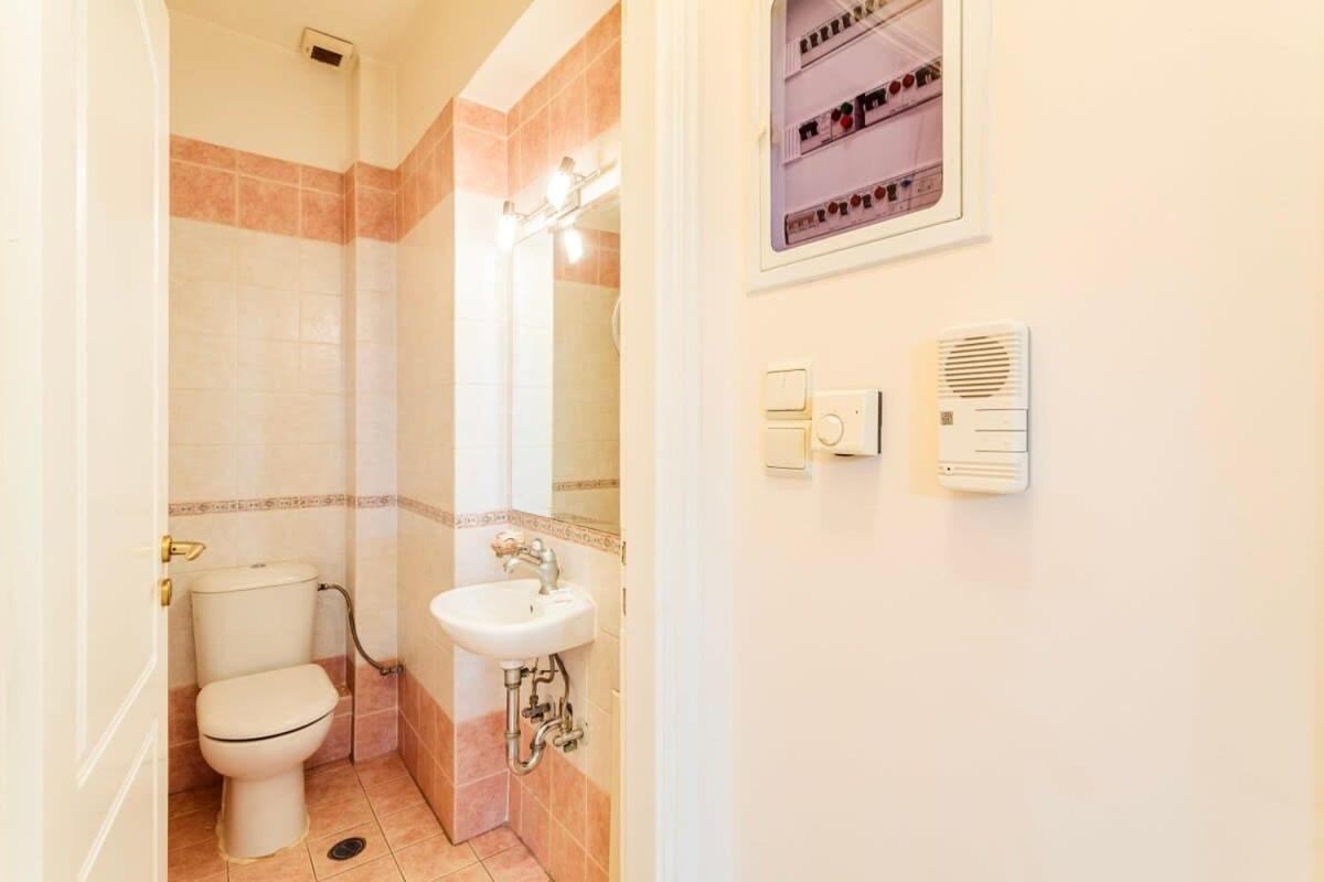 Spacious Urban Haven-Family Home, Perfect Location Kalamata Exterior foto